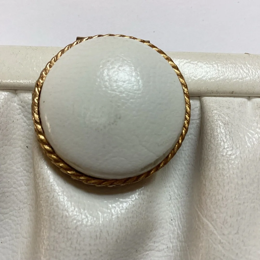 Vintage White Pleated Leather Clutch with‎ Chain Strap